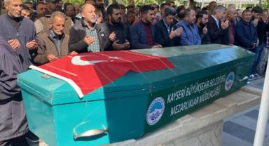 Asri Mezarlık'ta kalbinden bıçaklanarak öldürülen Fehmi Lüp defnedildi