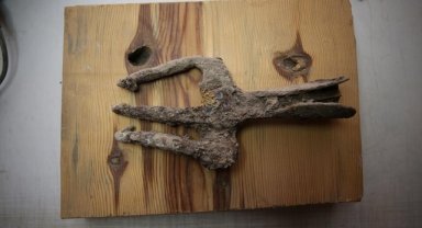 Assos Antik Kenti'nde 1700 yıllık üç dişli zıpkın bulundu