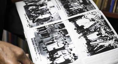 Atatürk'ün TBMM'de dua ettiği fotoğrafın da bulunduğu koleksiyonunu Türk Tarih Kurumuna bağışladı