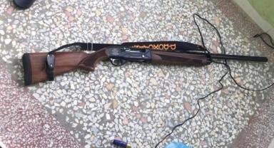 Av tüfeği ile oynayan 11 yaşındaki çocuk, anne ve kız kardeşini vurdu