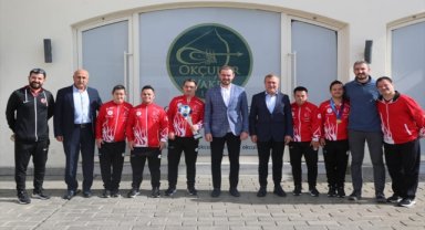 Avrupa Şampiyonu Down Sendromlu Futsal Milli Takımı, Okçular Vakfı'nı ziyaret etti