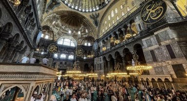 Ayasofya-i Kebir Cami-i Şerifi yabancı ziyaretçilere biletli olacak