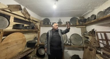 Babasının tarihi mahalledeki emaneti "kültür evi"ni yaşatmaya çalışıyor