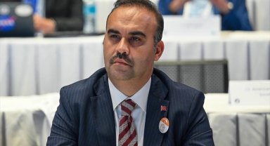Bakan Kacır: Yapay zeka, robot teknolojileri ve haberleşme alanlarında lider milli teknoloji girişimleri kuracağız