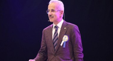 Bakan Uraloğlu: Üniversite öğrencilerine verilecek ücretsiz 10 GB'lik internetle ilgili süreç tamamlanma aşamasında