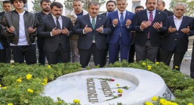 BBP Genel Başkanı Destici, Muhsin Yazıcıoğlu'nun kabrini ziyaret etti