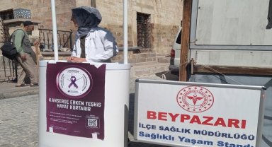 Beypazarı'nda kanserde erken teşhisin önemine dikkat çekmek için stant kuruldu 