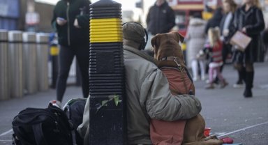 Birleşik Krallık'ta 3,8 milyona yakın kişi yoksulluğun pençesinde