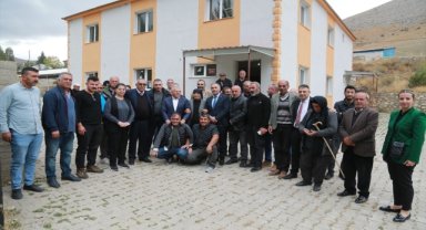 Büyükşehir Belediye Başkanı Büyükkılıç, Sarız'da muhtarlarla buluştu