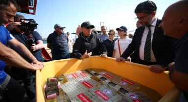 Çanakkale Boğazı'nda 300 yavru ıstakoz denizle buluştu