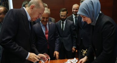 Cumhurbaşkanı Erdoğan, AK Parti 4. Olağanüstü Büyük Kongresi delege kartını teslim aldı