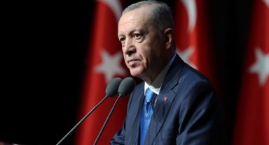 Cumhurbaşkanı Erdoğan, Avrupa Şampiyonası'na katılmaya hak kazanan A Milli Futbol Takımı'nı kutladı