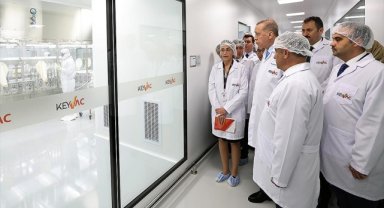 Cumhurbaşkanı Erdoğan, KeyVac Aşı Üretim Merkezi'nde incelemelerde bulundu