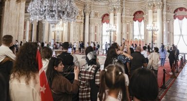 Dolmabahçe Sarayı'na Cumhuriyet'in 100. yıl dönümünde ziyaretçi akını