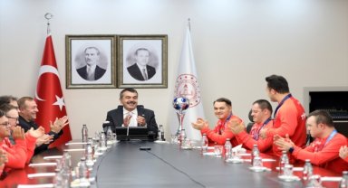 Down Sendromlu Futsal Milli Takımı, Milli Eğitim Bakanı Tekin'i ziyaret etti