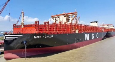 Dünyanın en büyük konteyner gemilerinden birine "Türkiye" adı verildi
