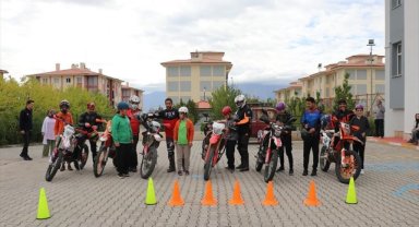 Erzincan'da özel çocuklar "Mutlu Çarşamba Projesi" ile motokros heyecanı yaşadı