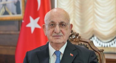 Eski TBMM Başkanı Kahraman'dan "onarım değil yeni anayasa" önerisi