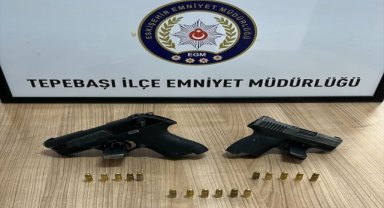 Eskişehir'de 2 ruhsatsız tabanca ele geçirildi
