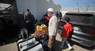 Gazze'de mahsur kalan yabancıların sınır kapısındaki bekleyişi sürüyor