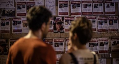 Gazze'deki "İsrailli esirlerin" aileleri, Tel Aviv'de Netanyahu'yu istifaya çağırdı