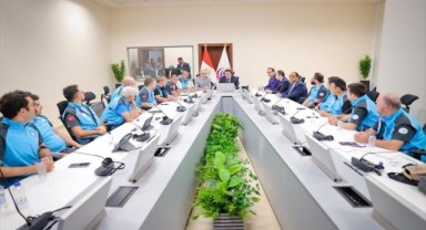 Gazze'ye yardım için giden 20 uzman sağlık çalışanı Mısır Sağlık Bakanı Ghaffar tarafından karşılandı