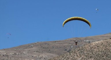 Hava sporları gençlere meslek edinme imkanı da sunuyor