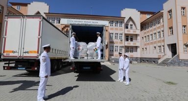 Hurda parçaları esere dönüştüren öğrencilere Sahil Güvenlik Komutanlığından malzeme desteği