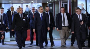 İçişleri Bakanı Yerlikaya, Ankara'daki terör saldırısında yaralanan polis memurlarını ziyaret etti: