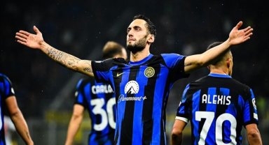 Inter Hakan Çalhanoğlu'nun penaltı golüyle Salzburg karşısında galip geldi