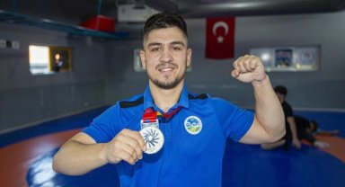 İşitme engelli milli güreşçi, olimpiyat başarısını tekrarlamak istiyor