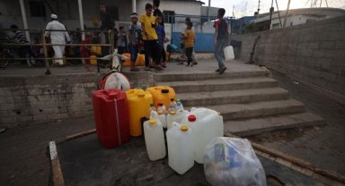 İsrail, bir milyondan fazla Gazzeliyi kuzeyden güneye "itmek" için su kesintisini kullanıyor