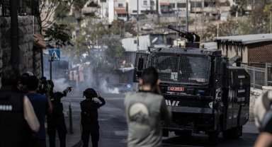 İsrail, Filistinli gençlerin Mescid-i Aksa'da cuma namazı kılmasına yine izin vermedi