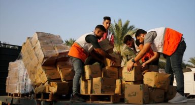 İsrail kontrol mekanizması bahanesiyle Gazze'ye insani yardım girişlerine engel oluyor 