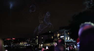 İstanbul Boğazı'nda 2023 dronla 100. yıl gösterisi 