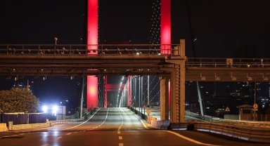 İstanbul Valiliği, 15 Temmuz Şehitler Köprüsü'nün trafiğe kapatılması kararının kaldırıldığını bildirdi