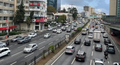 İstanbul'da haftanın ilk günü trafik yoğunluğu yaşanıyor