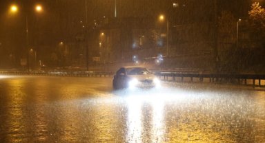 İstanbul'da sağanak etkili olmaya başladı 