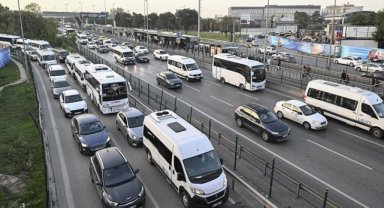 İstanbul'un bazı bölgelerinde trafikte yoğunluk yaşanıyor