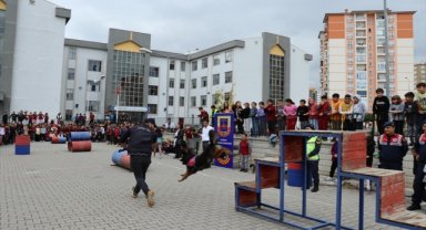 Jandarmadan öğrencilere hayvan sevgisi ve hakları eğitimi