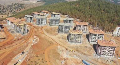 Kahramanmaraş Valisi Ünlüer: Yaklaşık 10 bin konut, kış gelmeden hak sahiplerine teslim edilecek