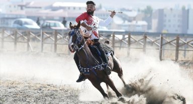 Kars'ta atlarla gösteri yapan ciritçiler yeni sezona hazırlanıyor 