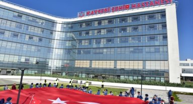 Kayseri'de Cumhuriyet'in 100. yılı coşkusu çocuklar için hastaneye taşındı