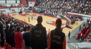 Kayseri'de narkotik polisi basketbol taraftarlarını bilgilendirdi 