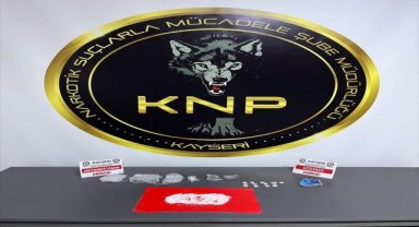 Kayseri'de polis ekiplerince uyuşturucu madde ve hap ele geçirildi