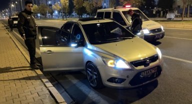 Kayseri'de polisten kaçtıkları sırada otomobilde şoför değişikliği yapan 2 şüpheli yakalandı