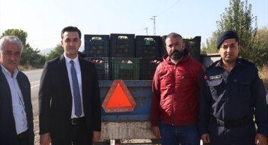 Kayseri'de traktör sürücülerine reflektör dağıtıldı