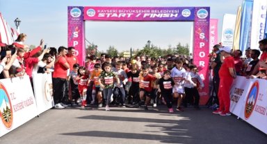 Kayseri'de "Türkiye Yüzyılı Cumhuriyet Koşusu" düzenlendi 