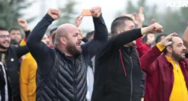 Kayserispor Taraftarları Başakşehir Maçını Öncesinde Takımı Tesislerde Ziyaret Etti