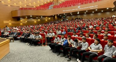 Kırşehir'de "Cumhuriyetimizin 100. yılı" paneli düzenlendi
